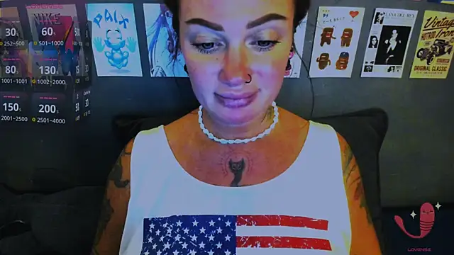 Snapshot of EllieOz chatting on April 17, 5:49 pm EllieOz online show from April 17, 5:49 pm