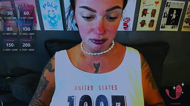 Snapshot of EllieOz chatting on April 18, 2:43 pm EllieOz online show from April 18, 2:43 pm
