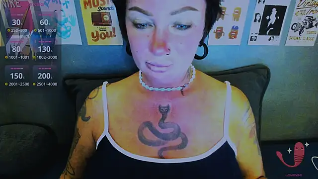 Snapshot of EllieOz chatting on May 11, 6:05 pm EllieOz online show from May 11, 6:05 pm