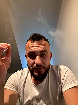 Snapshot of cosmin9000 chatting on November 9, 8:45 am cosmin9000 online show from November 9, 8:45 am