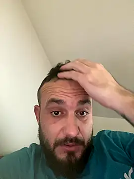Snapshot of cosmin9000 chatting on November 22, 10:36 am cosmin9000 online show from November 22, 10:36 am