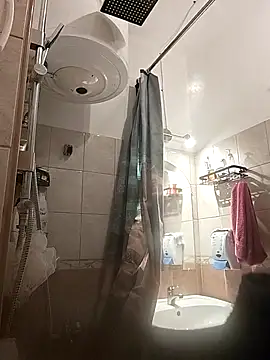 LauraBaby online show from April 12, 6:13 pm