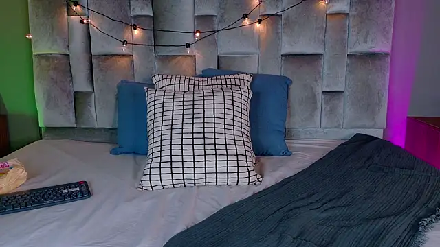 nahomi campbell online show from February 4, 7:42 pm