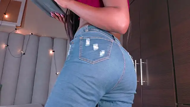 nahomi campbell online show from April 21, 8:55 pm