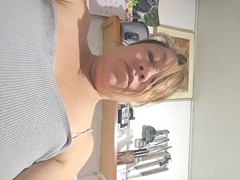 Snapshot of fastmilk chatting on June 23, 3:21 pm fastmilk online show from June 23, 3:21 pm