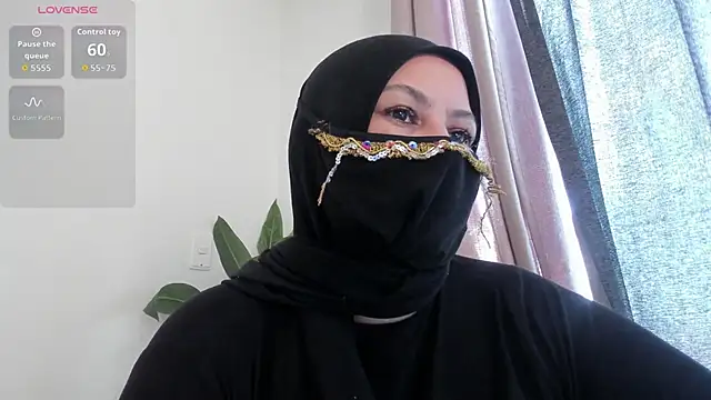 Snapshot of Amina_hafsa chatting on May 18, 5:52 pm Amina hafsa online show from May 18, 5:52 pm