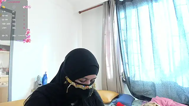 Snapshot of Amina_hafsa chatting on June 12, 9:25 pm Amina hafsa online show from June 12, 9:25 pm