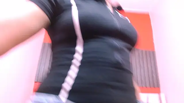 Snapshot of VeronicaRobles chatting on June 25, 6:23 pm VeronicaRobles online show from June 25, 6:23 pm