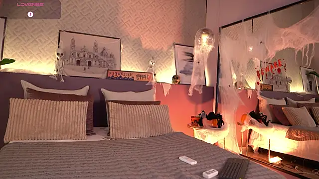 Snapshot of ElleDiane chatting on October 23, 11:46 pm ElleDiane online show from October 23, 11:46 pm