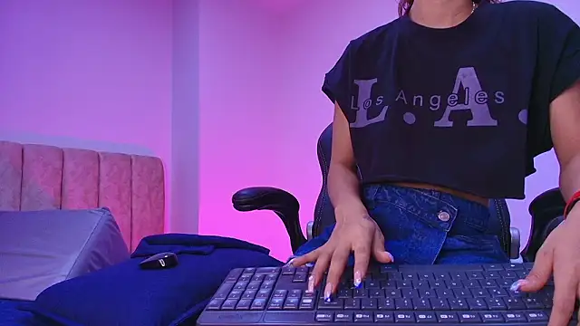 arl chloee online show from February 9, 3:10 am