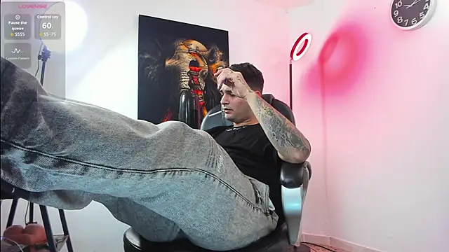 Snapshot of Nicolas_Fellener chatting on November 3, 5:20 am Nicolas Fellener online show from November 3, 5:20 am