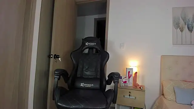 Snapshot of brenda_x_69 chatting on February 11, 1:10 am brenda x 69 online show from February 11, 1:10 am