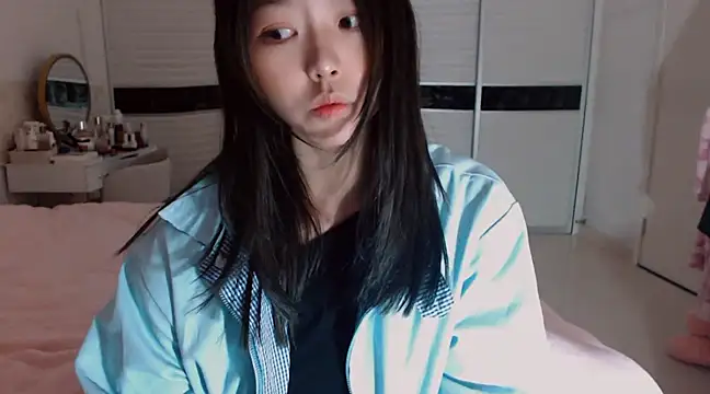 -Lucky Girl online show from February 18, 11:30 pm