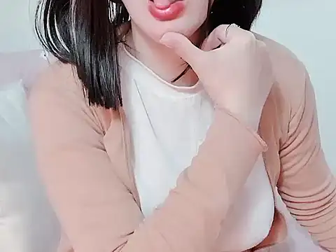 Snapshot of Bella_Babi chatting on February 4, 4:37 am Bella Babi online show from February 4, 4:37 am