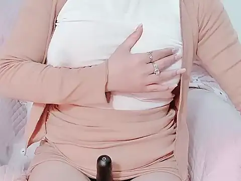 Snapshot of Bella_Babi chatting on February 4, 8:13 am Bella Babi online show from February 4, 8:13 am