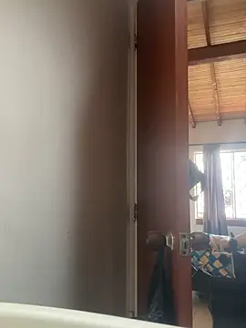 emmyjhonson07 online show from April 1, 1:23 pm