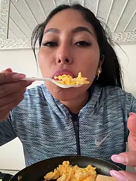 emmyjhonson07 online show from April 21, 12:11 pm