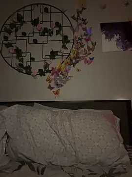 Snapshot of _Neeka_ chatting on March 23, 3:32 am Neeka online show from March 23, 3:32 am