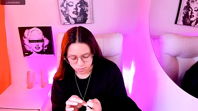 SamanthaRoldaan online show from March 26, 2:44 pm