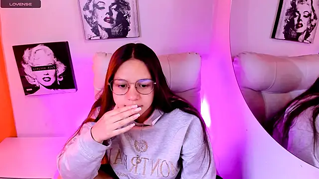 SamanthaRoldaan online show from April 22, 3:24 pm