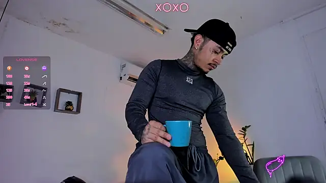 JordanSmiith  online show from February 11, 8:10 pm