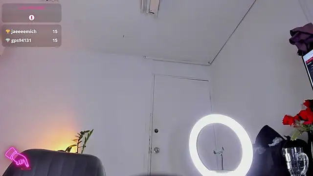 JordanSmiith  online show from February 18, 11:19 pm