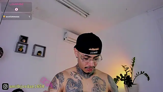 JordanSmiith  online show from February 27, 11:15 pm