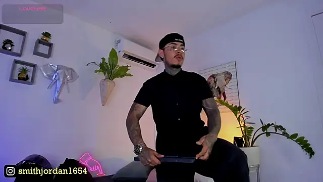 JordanSmiith  online show from March 22, 8:37 pm