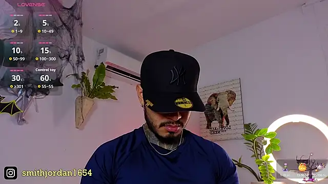 JordanSmiith  online show from October 29, 9:05 pm