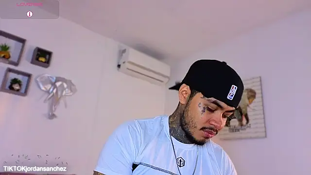 JordanSmiith  online show from January 11, 4:23 pm