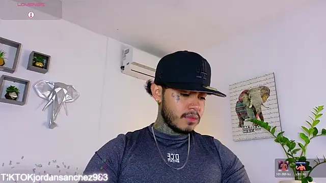 JordanSmiith  online show from February 6, 8:23 pm