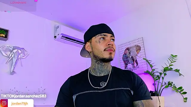 JordanSmiith  online show from April 20, 8:43 pm