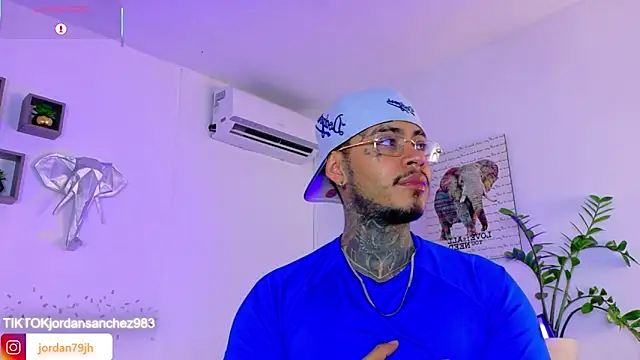 JordanSmiith  online show from April 22, 8:54 pm