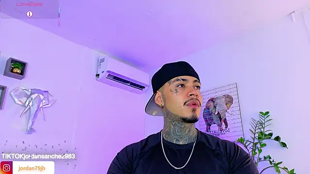 Snapshot of JordanSmiith_ chatting on April 23, 9:28 pm JordanSmiith online show from April 23, 9:28 pm