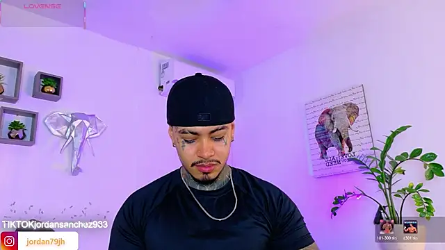Snapshot of JordanSmiith_ chatting on April 27, 8:29 pm JordanSmiith online show from April 27, 8:29 pm