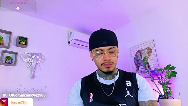 Snapshot of JordanSmiith_ chatting on April 30, 8:57 pm JordanSmiith online show from April 30, 8:57 pm