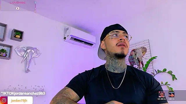 Snapshot of JordanSmiith_ chatting on May 1, 9:19 pm JordanSmiith online show from May 1, 9:19 pm