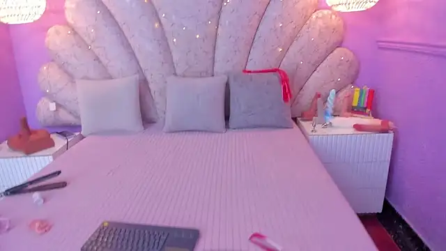 chloe watson  online show from March 13, 7:50 pm