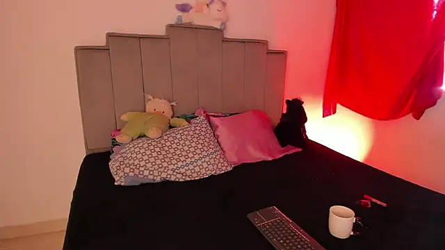 chloe watson  online show from July 24, 9:57 pm