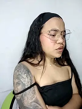 leila 22 online show from December 20, 1:11 pm