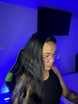 leila 22 online show from November 29, 8:06 am