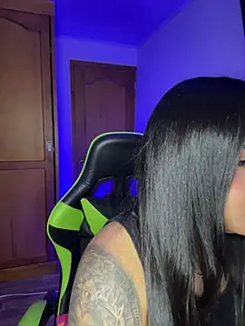 Snapshot of leila_22 chatting on May 19, 4:57 pm leila 22 online show from May 19, 4:57 pm