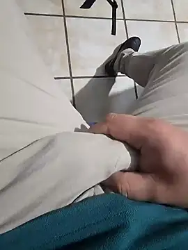 Snapshot of Pnstrokes chatting on February 14, 5:09 am Pnstrokes online show from February 14, 5:09 am