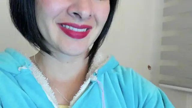 Snapshot of queen_fetish chatting on January 30, 2:27 am queen fetish online show from January 30, 2:27 am