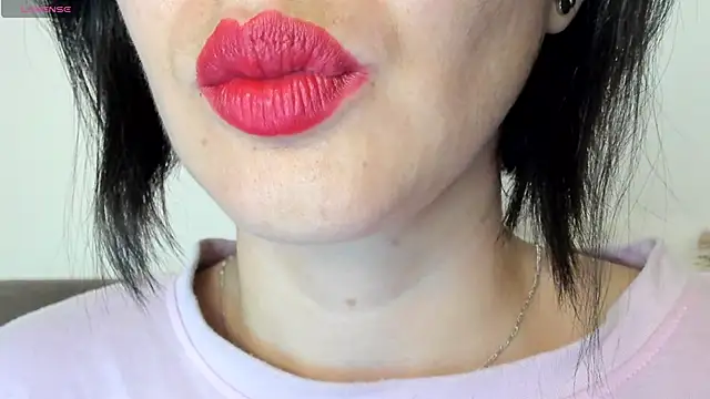 Snapshot of queen_fetish chatting on February 12, 10:24 am queen fetish online show from February 12, 10:24 am