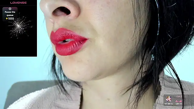 Snapshot of queen_fetish chatting on February 14, 10:17 am queen fetish online show from February 14, 10:17 am