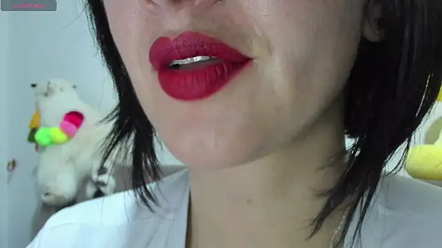 Snapshot of queen_fetish chatting on March 19, 10:33 am queen fetish online show from March 19, 10:33 am