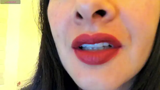 Snapshot of queen_fetish chatting on September 29, 10:20 am queen fetish online show from September 29, 10:20 am