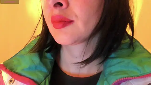 Snapshot of queen_fetish chatting on October 5, 9:29 am queen fetish online show from October 5, 9:29 am