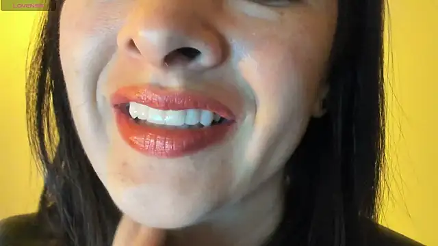 Snapshot of queen_fetish chatting on October 23, 10:25 am queen fetish online show from October 23, 10:25 am